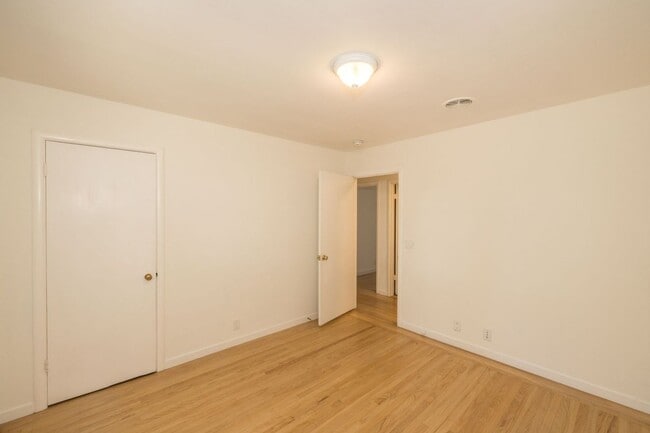 Building Photo - Elegant 3 Bed 2 Bath Home, Beautifully Remodeled in 2011