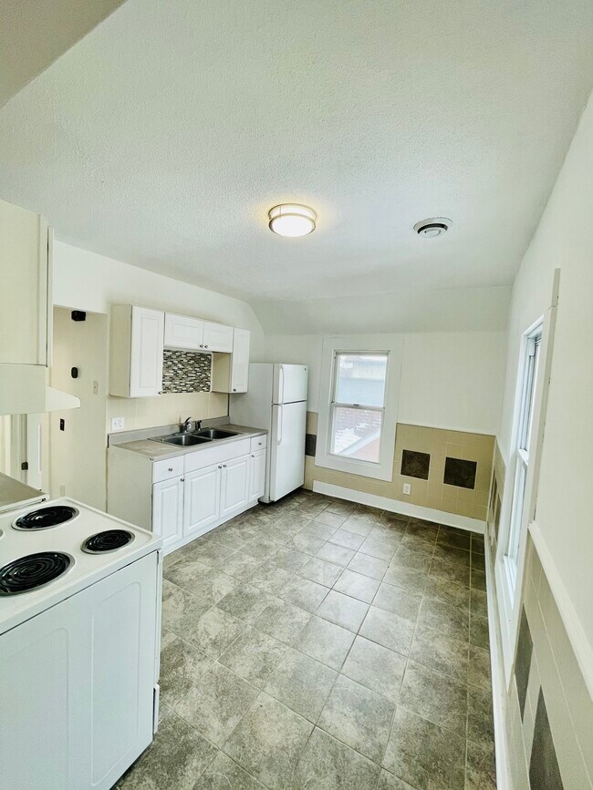 Building Photo - 1342 Johnson St NE