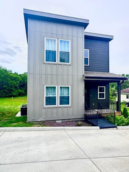 Building Photo - 1008 Fontaine Dr