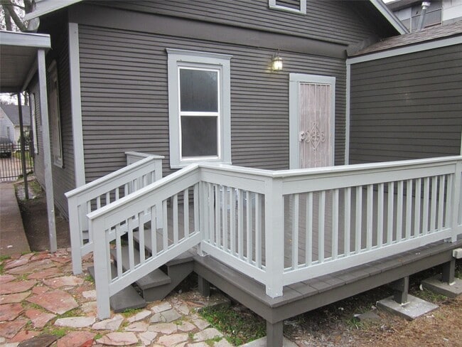 Building Photo - 3217 Winbern St
