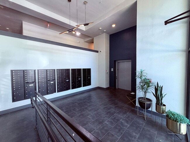 Building Photo - 2213 Poquito St