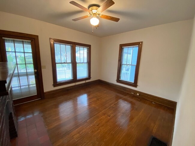 Building Photo - Indianola Ave 2777-2779 LAMT