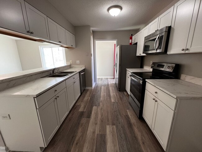 Building Photo - Lovely two bedroom two bath duplex in Hubert. NEW PAINT & NEW FLOORING THROUGHOUT. Just minutes t...