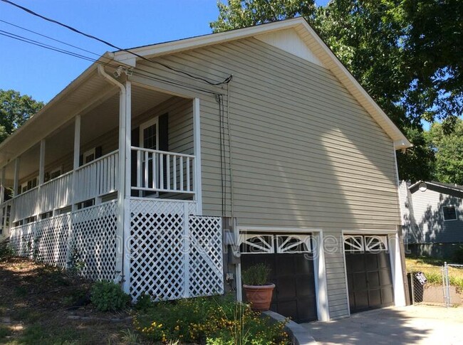 Building Photo - 7449 Plantation Rd