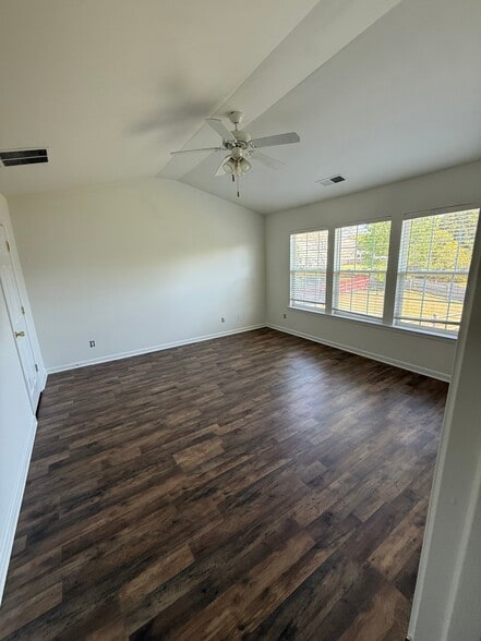 Building Photo - 2810 Azalea Hills Dr