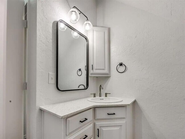 Building Photo - 1017 McFarland St