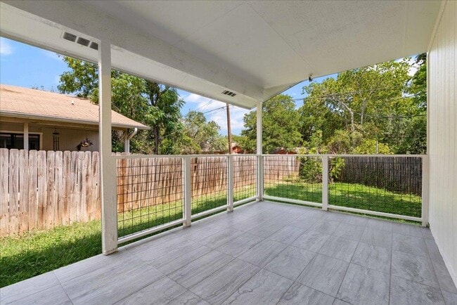 Building Photo - 2302 Berkett Dr