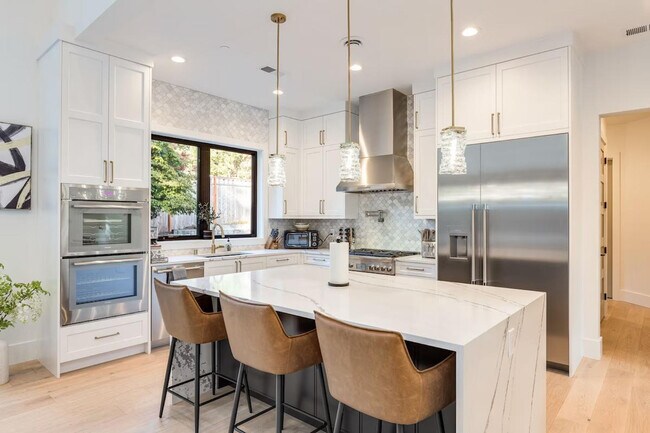 Building Photo - 115 110th Pl SE