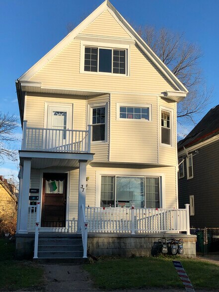 Primary Photo - 37 Holland Pl