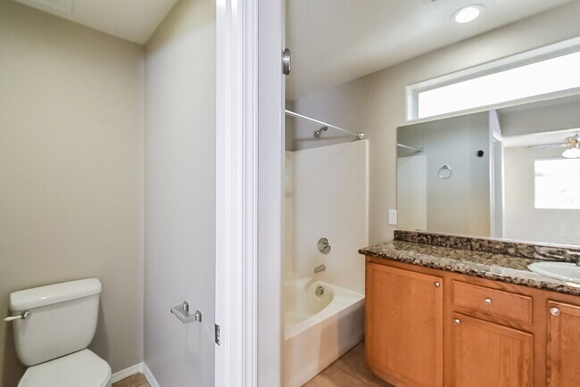 Building Photo - 10348 Faustine Ave
