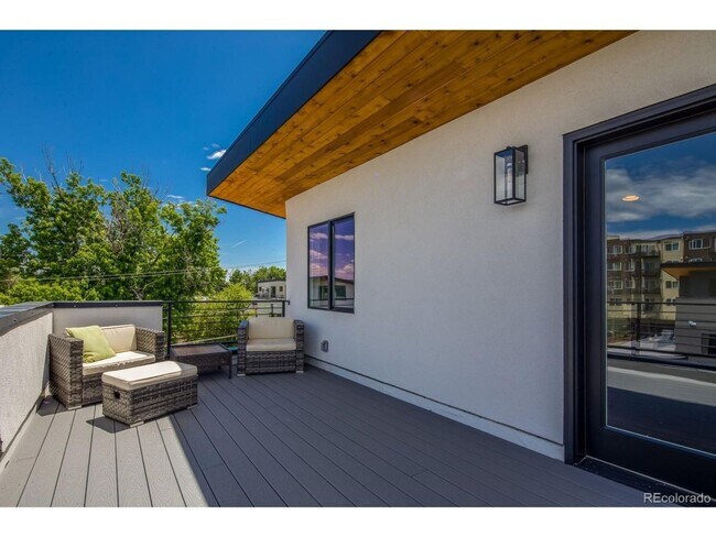 Building Photo - ONE MONTH FREE - Modern 3BR Townhome in Denver