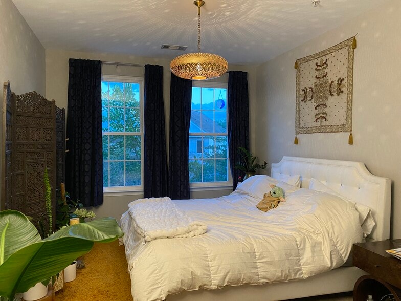 Building Photo - 2301 25th St S