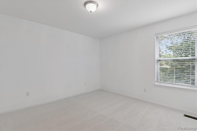Building Photo - 21422 Navarra Dr