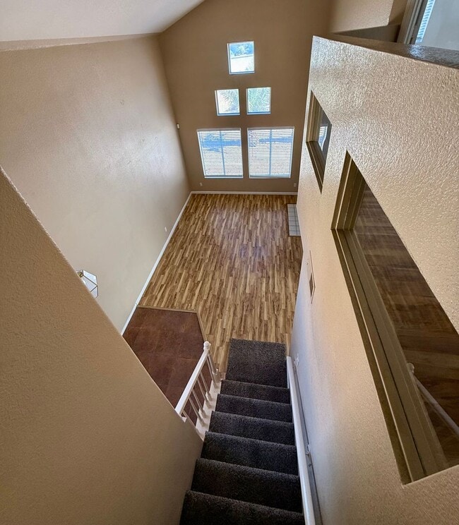 Building Photo - Fantastic 3 bed/2.5 bath in the Northwest ...