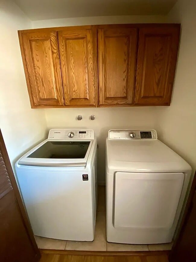 Building Photo - 5290 W Plymouth Dr