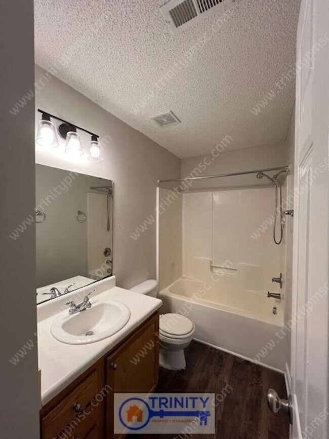 Building Photo - Cute TWO STORY Town Home!