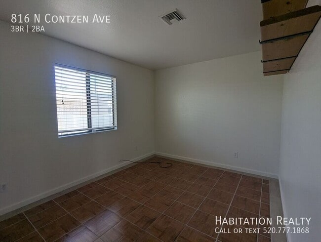 Building Photo - 816 N Contzen Ave