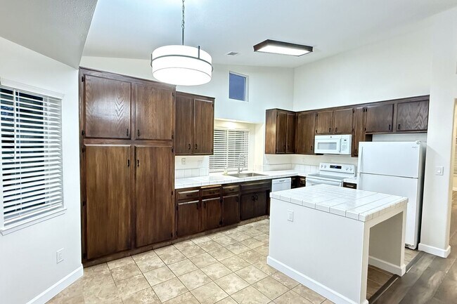 Building Photo - 8629 White Rock Dr