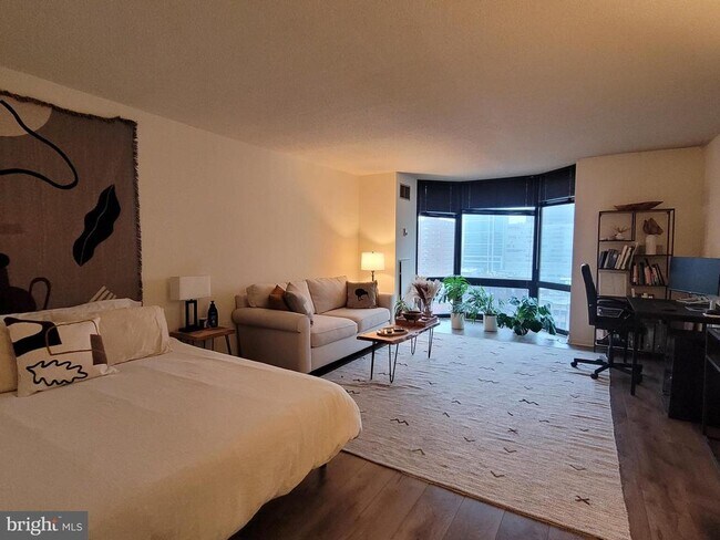 Building Photo - 2020 Walnut St