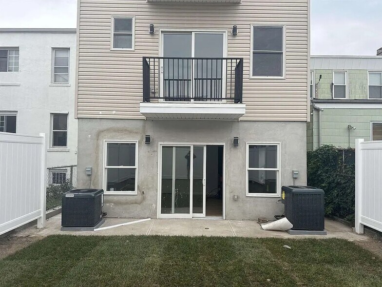 Building Photo - 338 Sip Ave