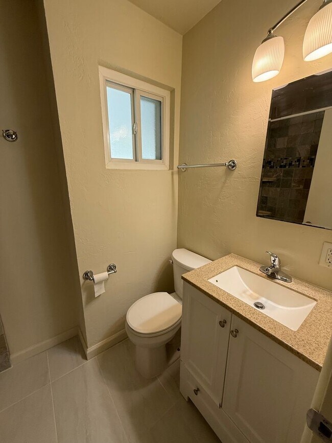 Building Photo - COUNTRY CLUB ESTATES 3 Bedroom Home available for Rent!