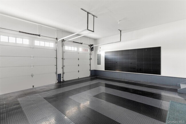 Building Photo - 902 Mill Creek S