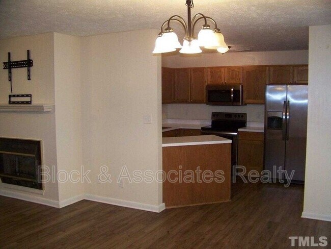 Building Photo - 3351 Galleria Dr