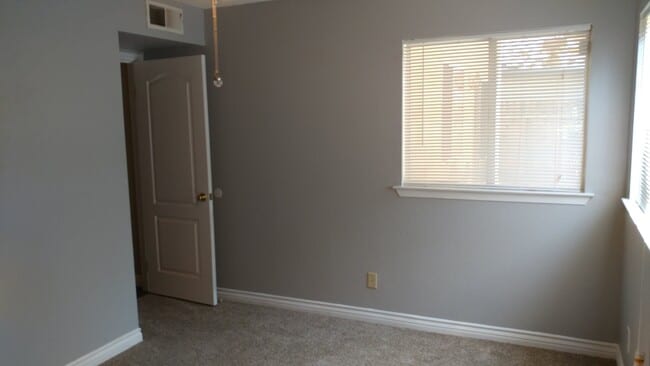 Building Photo - 2-Story home in NE Fresno, Clovis Unified Schools, super clean!