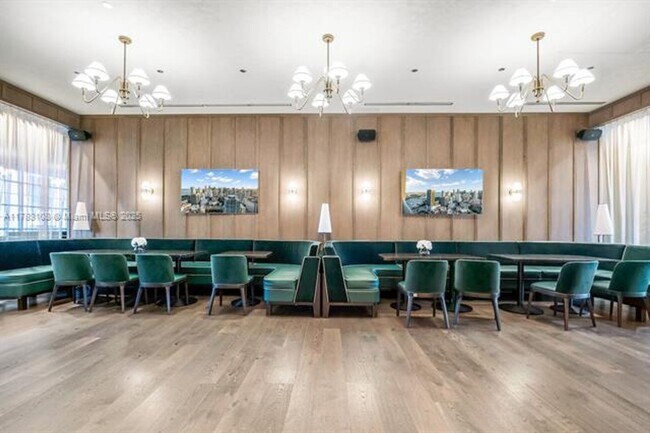 Building Photo - 601 NE 1st Ave