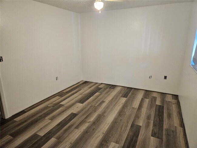 Building Photo - 11557 124th Terrace N