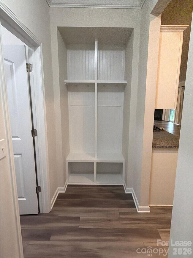 Building Photo - 1008 Fairbrae Ln