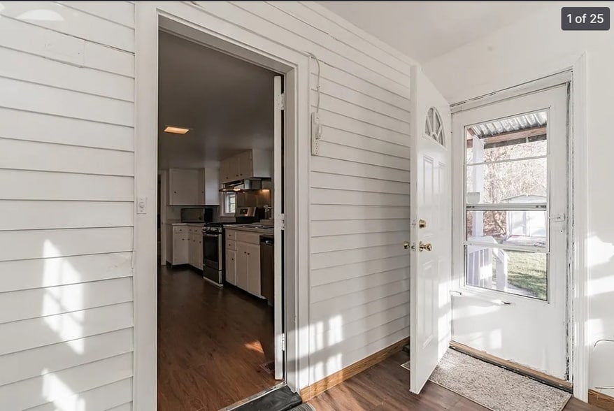 Building Photo - 4 Parker St