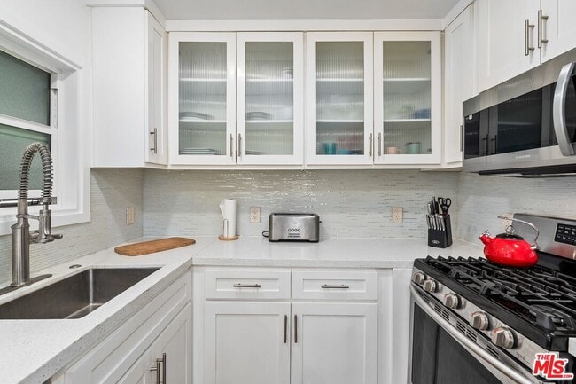 Building Photo - 6440 W 87th Pl