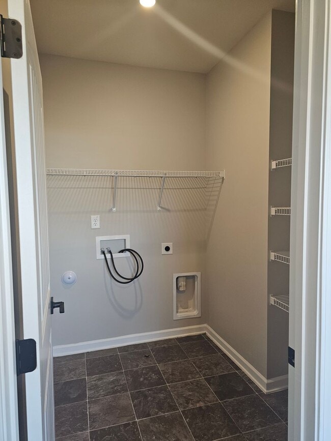 Building Photo - Like New- Immaculate 2-Story Home w/ 3 Bedroom 2.5 Bath with Loft Area.