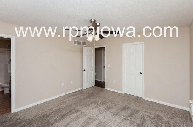 Building Photo - ESTABLISHED NEIGHBORHOOD!!! 4 Bedroom, 3 Bath Home in Ankeny