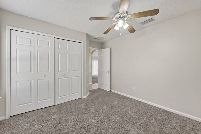 Building Photo - 9205 Redtail Dr