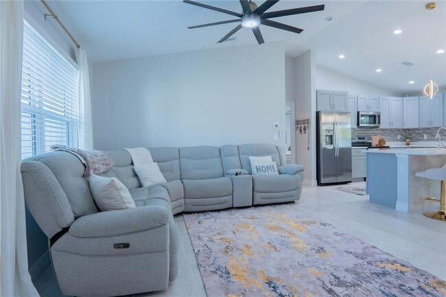 Building Photo - 1301 S Haberland Blvd