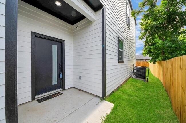 Building Photo - 6710 Letcher St