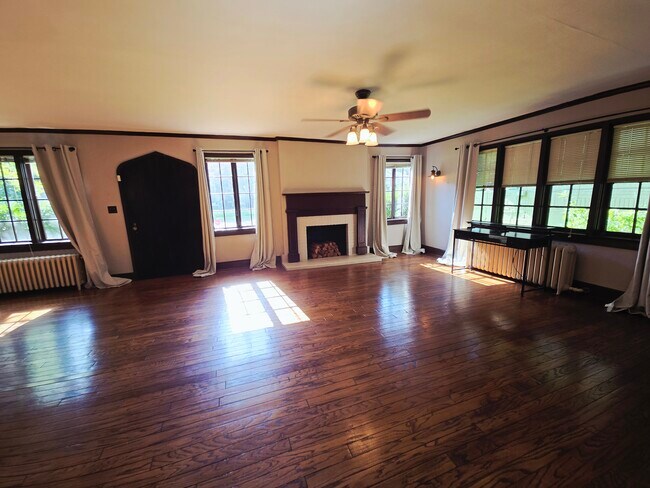 Building Photo - 750 N Auburndale St