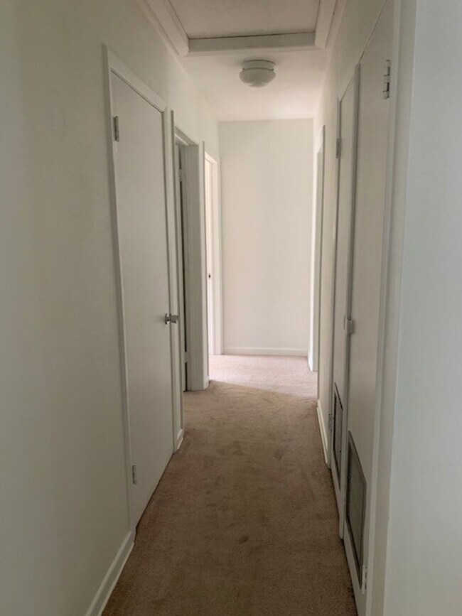 Building Photo - 4/3 Home in Heart of Umatilla!