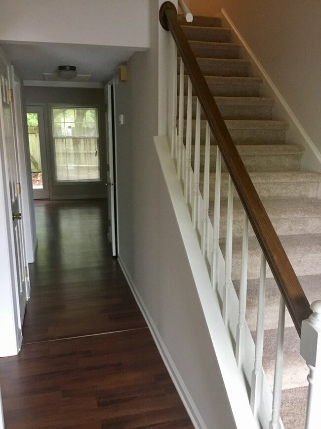 Building Photo - 815 Seabury Ct