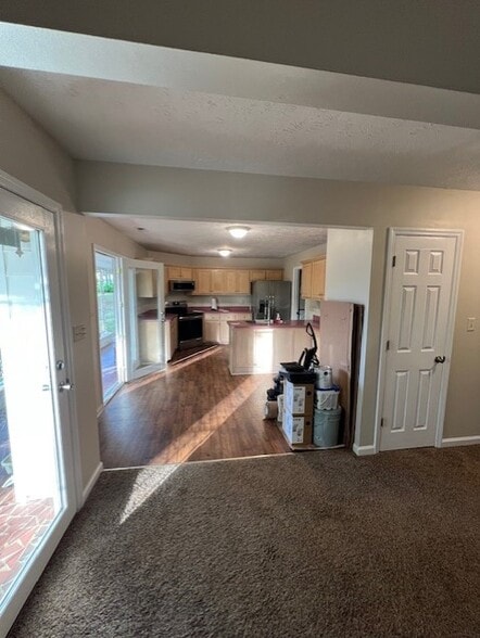 Building Photo - 100 Twin Acres Dr