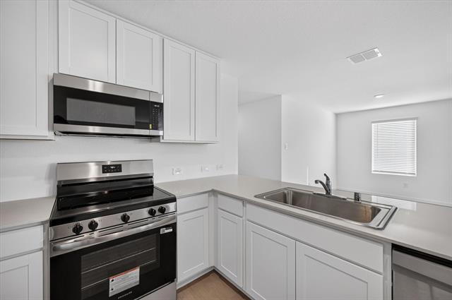 Building Photo - 624 W Criner St
