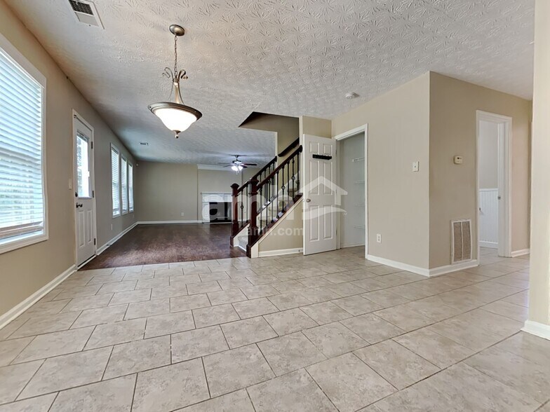 Building Photo - 70 Maxton Ave