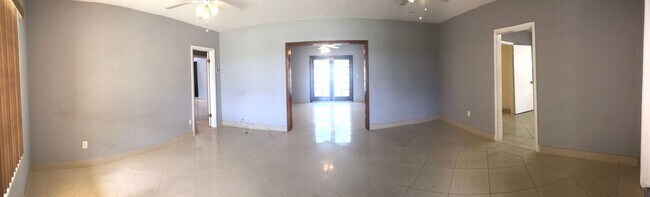 Building Photo - Miami Beach Home with a Pool!