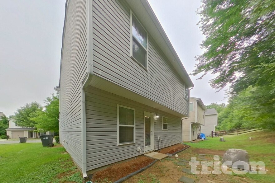 Building Photo - 6420 Pennacook Dr