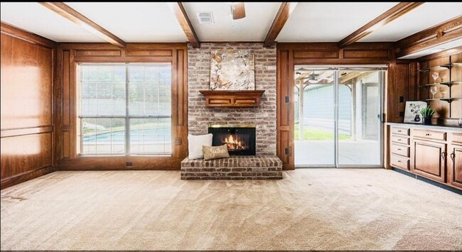 Building Photo - 15014 Hollydale Dr