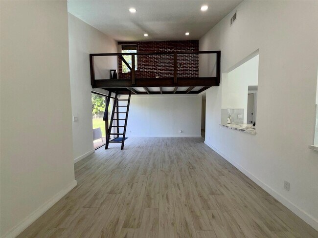 Building Photo - 1089 NW 13th St