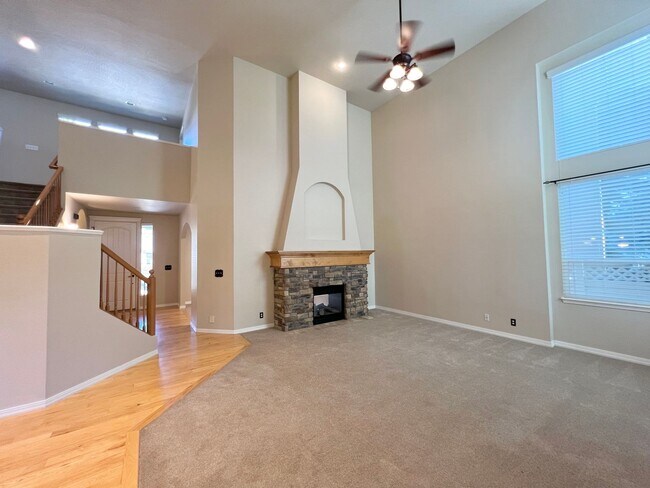 Building Photo - 5 Bed 3 Bath Bridge Tower Beauty