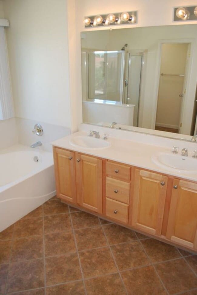 Building Photo - 6301 Bluebill Ct